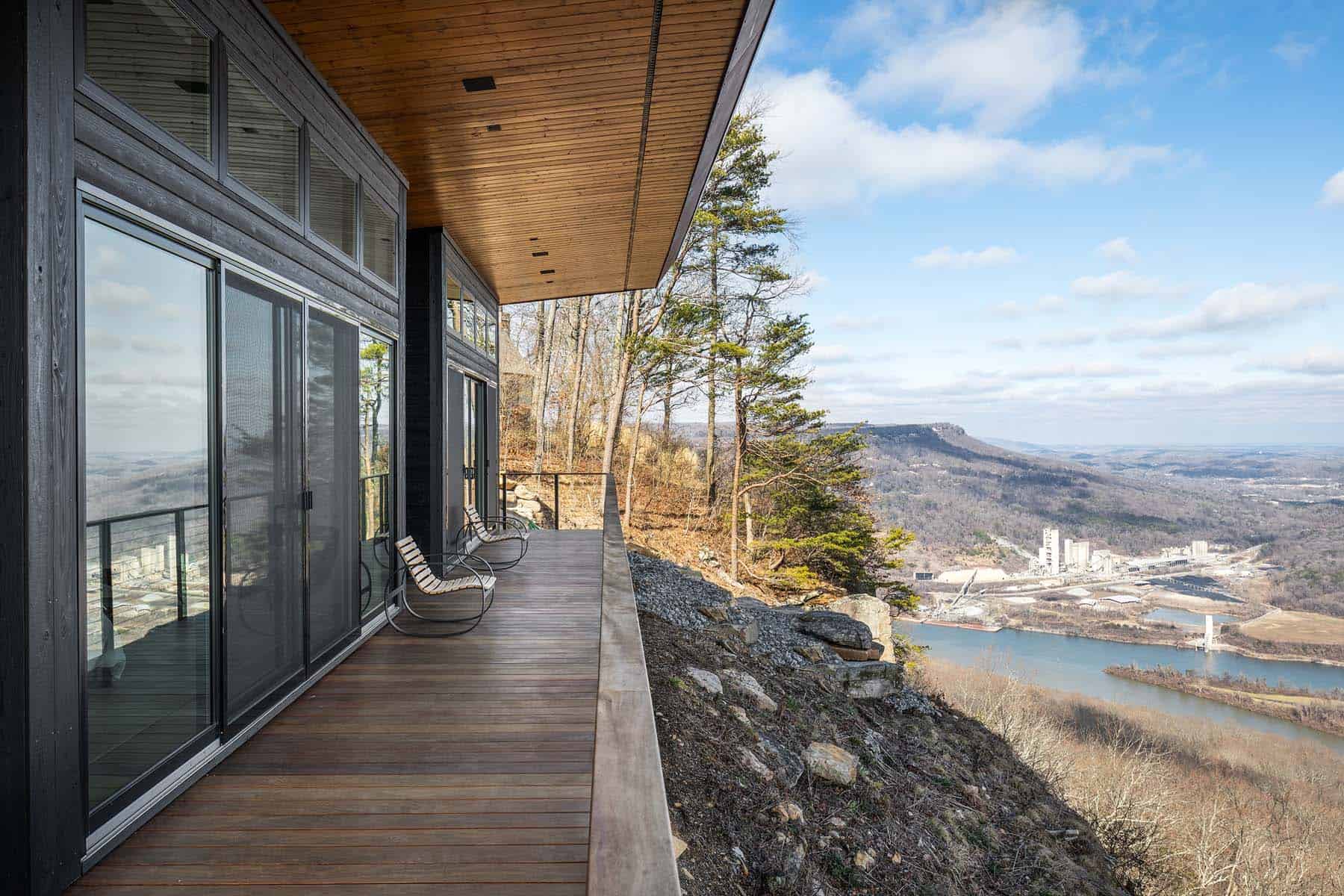 Elder-Mt.-House_Exterior-Back_Balcony_3Y9A3081_HK_by-161-Photography